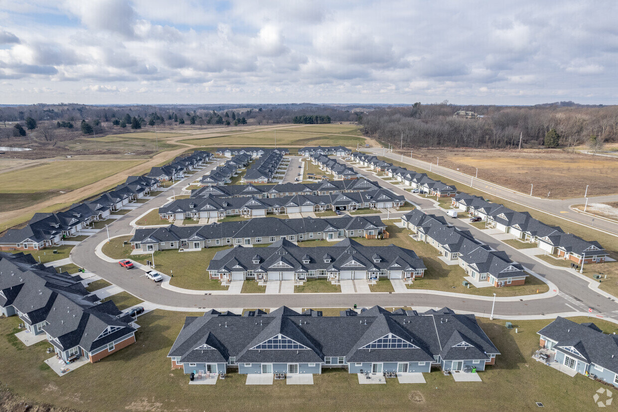 residences-at-the-greens-north-canton-oh-aerial-photo